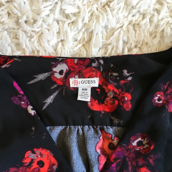 ✨WOMENS GUESS BLACK FLORAL DRESS SHIRT - Picture 3 of 3